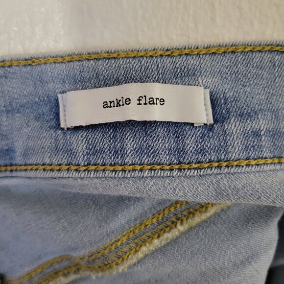 Plus Size Light Wash Flared Jeans With Floral Embroidery & Pockets 20W - Picture 8 of 11